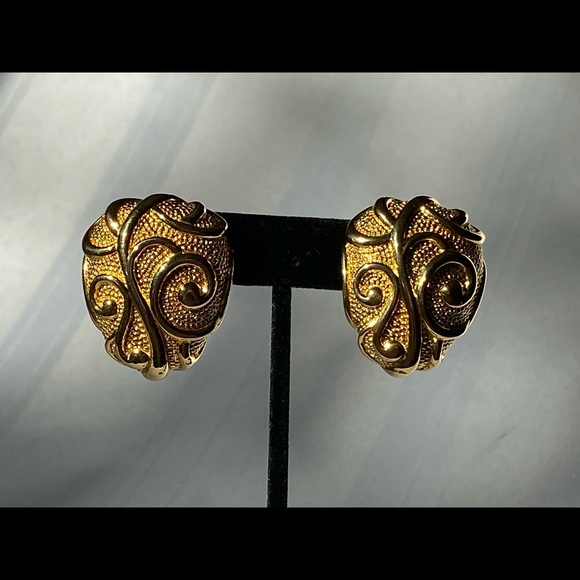 Barrera For Avon Designer Gold Tone Chunky Clip-on Earrings Vintage - Picture 14 of 16